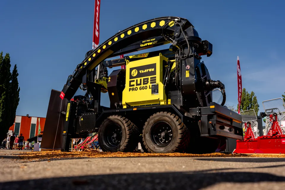 Chipper CUBE and Winches 